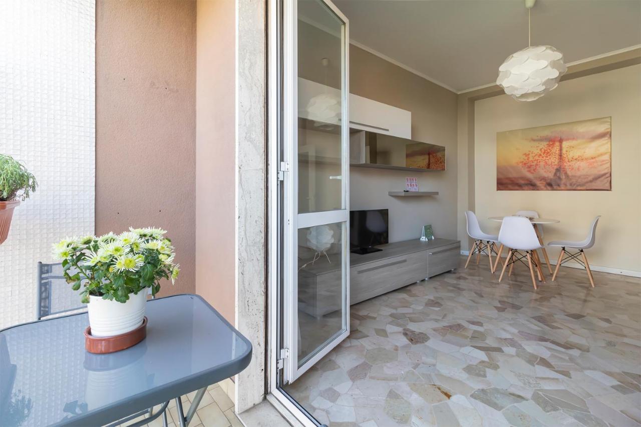 Altido Trendy Flat With Balcony, Easy Access To Milan Centre Milão Exterior foto